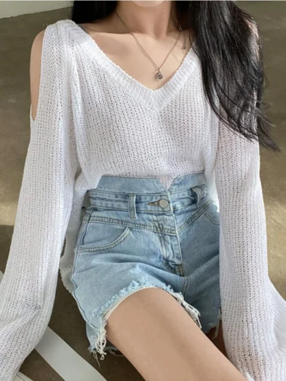 Retro V-neck Off Shoulder Sweater - Image 4