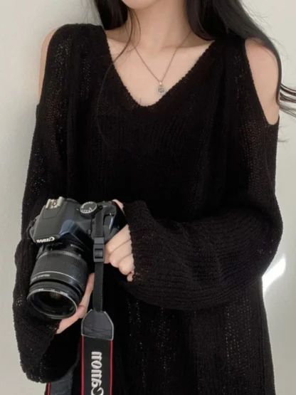 Retro V-neck Off Shoulder Sweater - Image 5